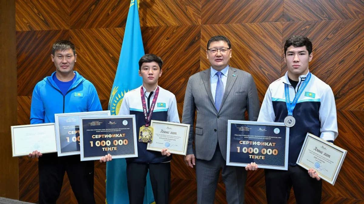 Аким области встретился с призерами чемпионата мира по греко-римской борьбе