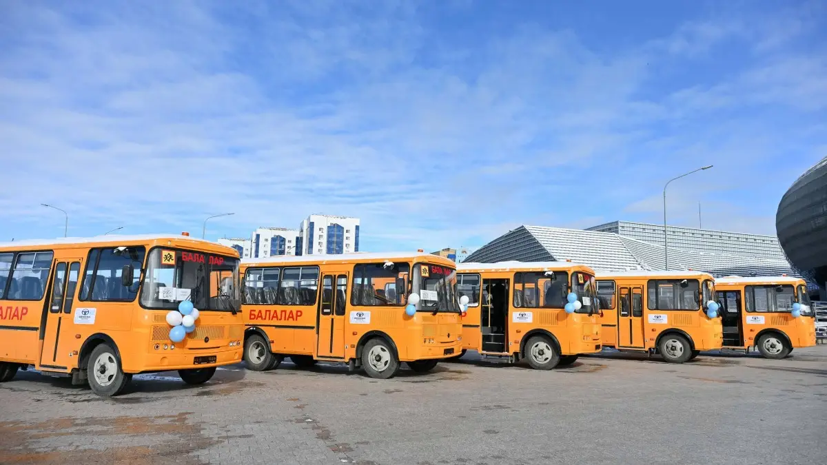 🚍Школам области Абай передали 10 новых автобусов