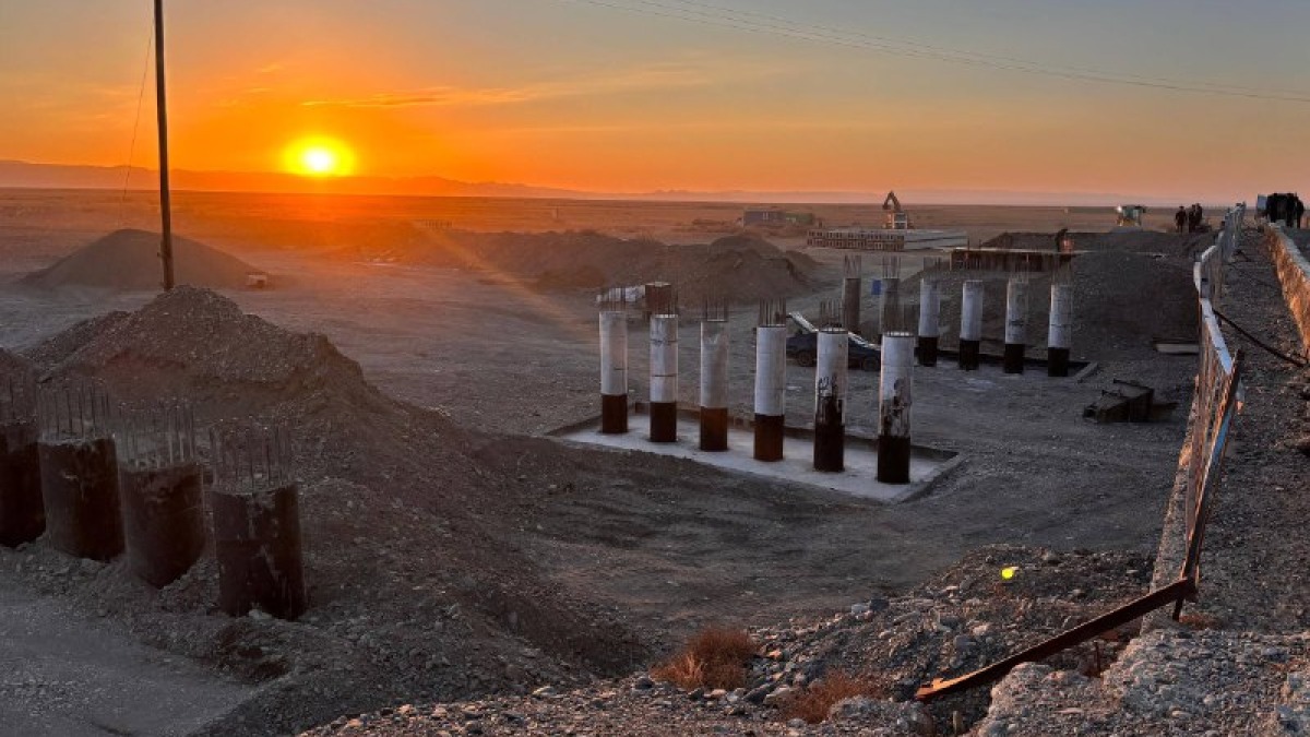 В Аксуатском районе ведется строительство моста, который соединит три села