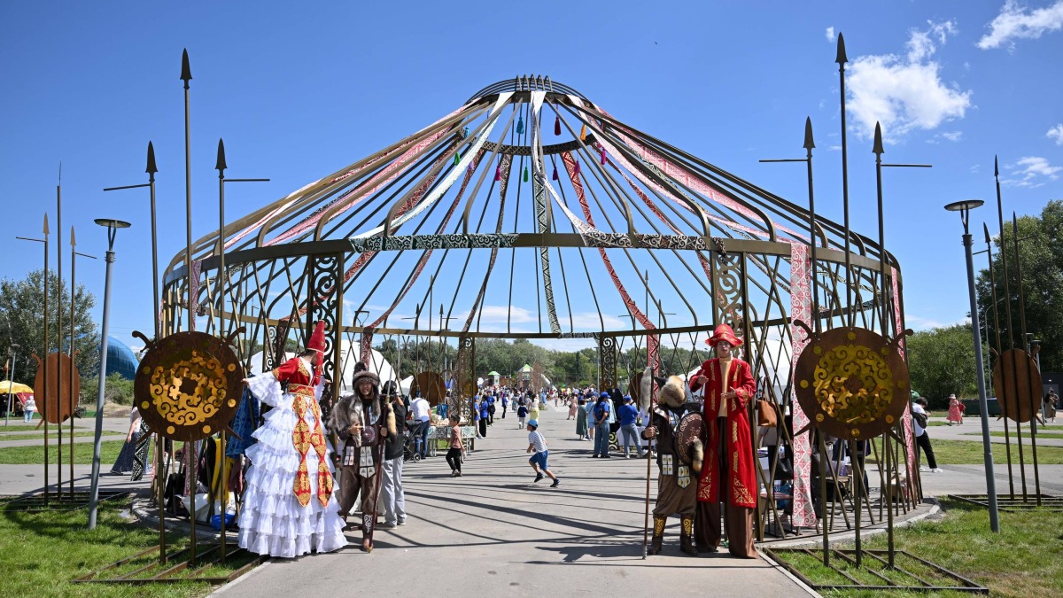 На острове Бейбітшілік в Семее открылся этноауыл