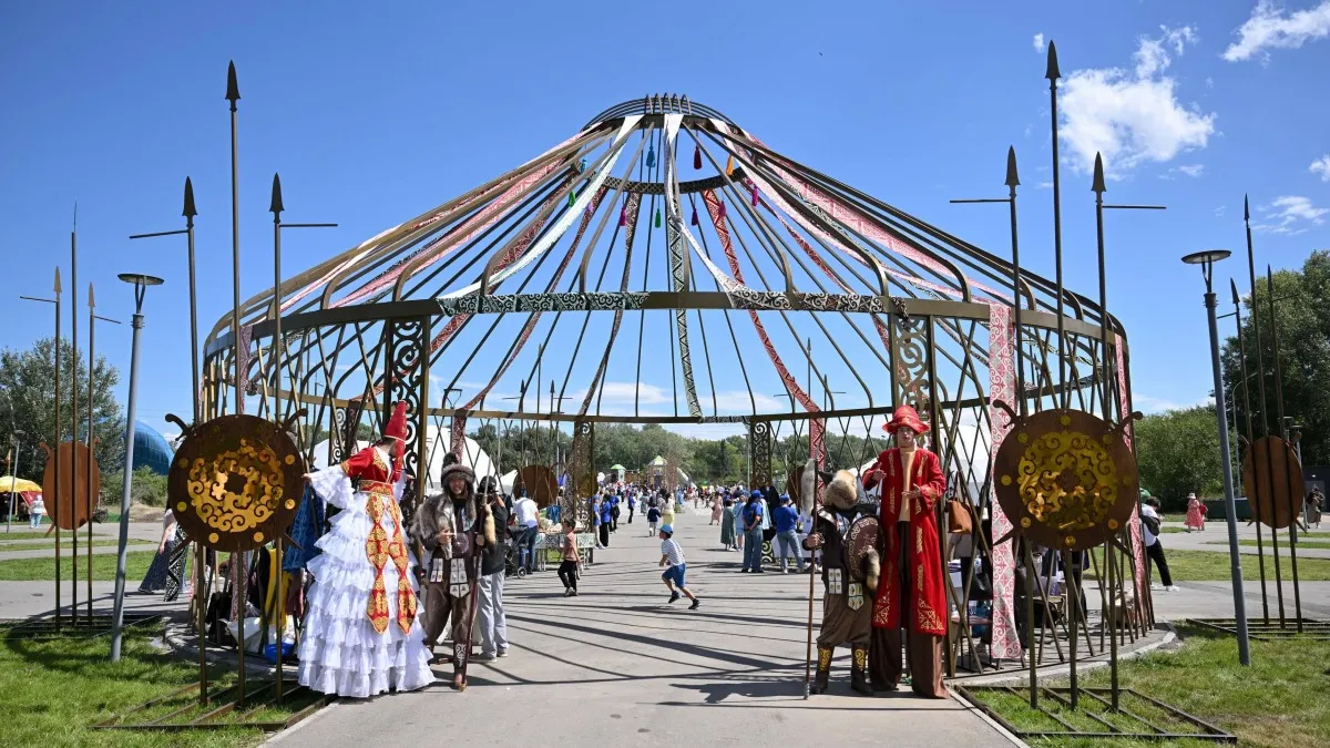 На острове Бейбітшілік в Семее открылся этноауыл