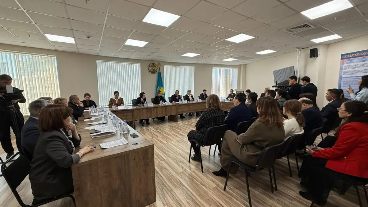 Эксперты института парламентаризма выразили поддержку проекту новой конституции 