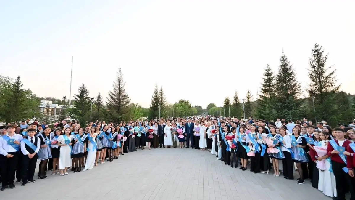 😍 200 выпускникам в области Абай вручены гранты акима