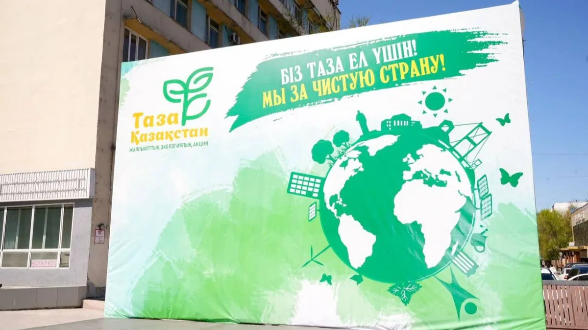 В городе Семей проведены работы по побелке деревьев