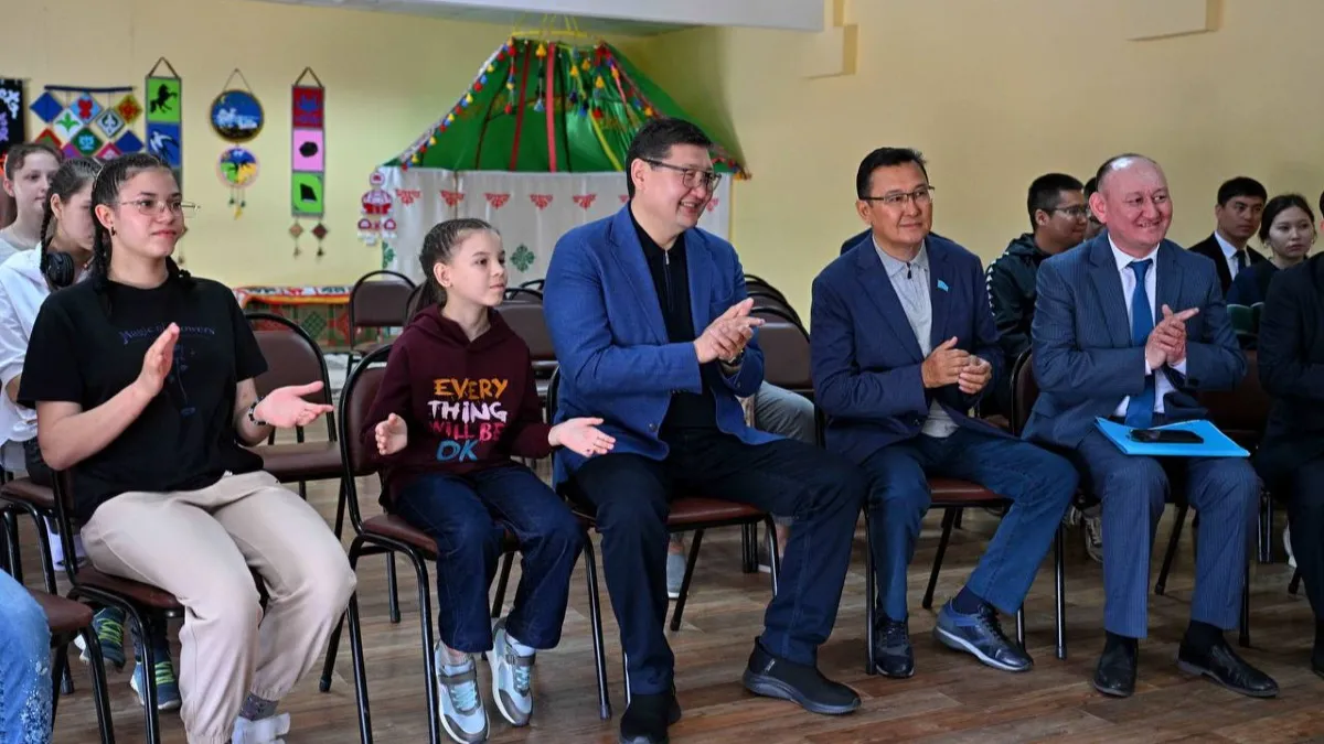 Аким области посетил Центр поддержки детей Бородулихинского района