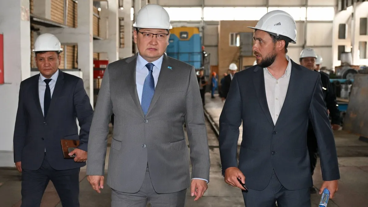 Аким области посетил предприятие по обслуживанию локомотивов