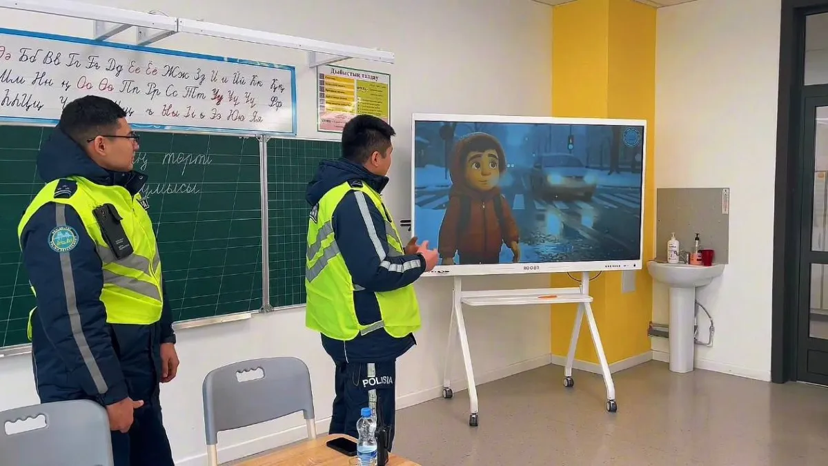 «Безопасная дорога — залог светлого будущего»: в области Абай для учащихся начальных классов провели урок безопасности