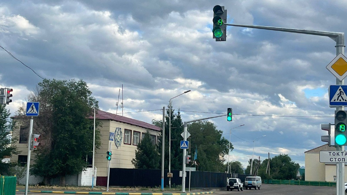 На улицах Аксуата установлены новые светофоры
