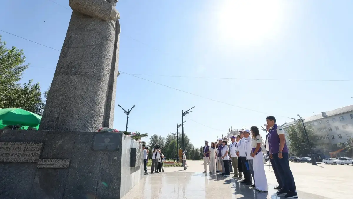 В День Абая Республиканский предвыборный штаб партии «Әділет» прибыл в Семей
