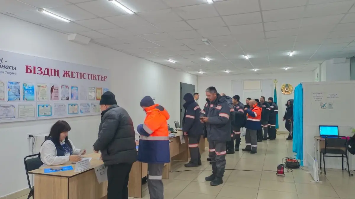 В поселке Ауэзов металлурги приняли участие в референдуме